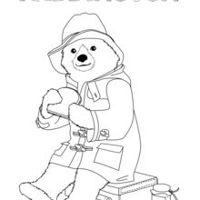 Paddington comendo um sanduíche