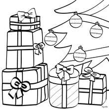 Desenhos para colorir de desenho de presentes sob a árvore de natal  enfeitada para colorir 