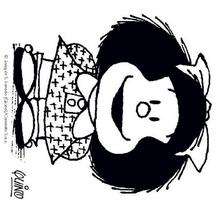 Desenho da Mafalda com um grande sorriso para colorir