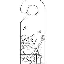 Placa de maçaneta com um menino tocando guitarra para colorir e imprimir