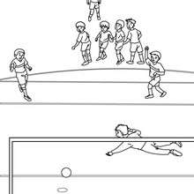 Desenho de um jogador de futebol marcando um pênalti para colorir