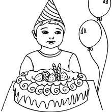 Desenho de um menino com um bolo de aniversário para colorir