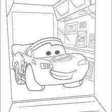 Desenhos para colorir de carros: a corrida entre o mc queen e o chick hicks  