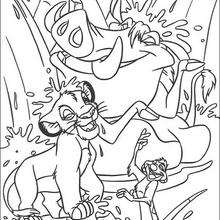 Simba, Pumba e Timon tomando um bom banho