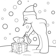 Boneco de neve abre seu presente de Natal