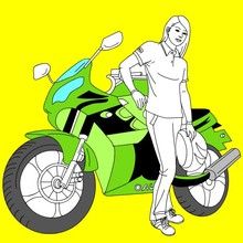 Desenhos para colorir de desenho de um motoqueiro com sua harley davidson  para colorir online 